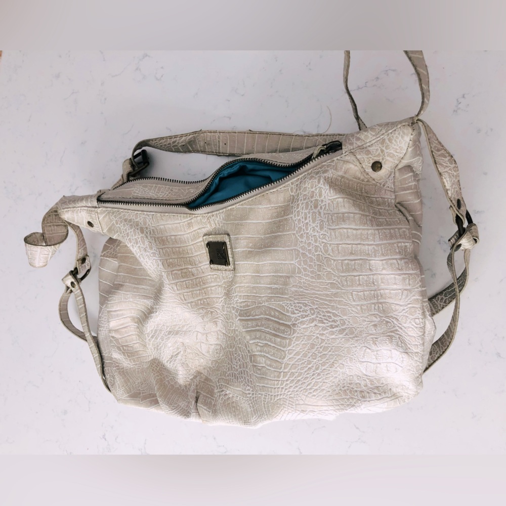 Billabong pearly white faux snakeskin cross body purse